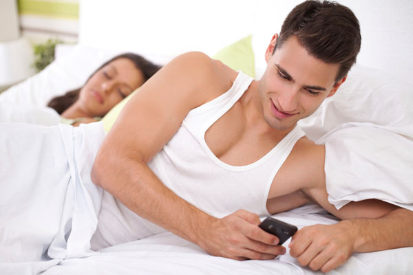 Is It Possible to Spy on Boyfriend’s Phone without Touching